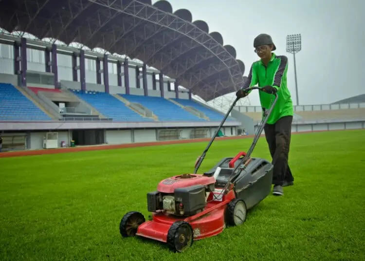 Foto Perawatan Rumput Stadion Indomilk Arena Jelang Liga 1