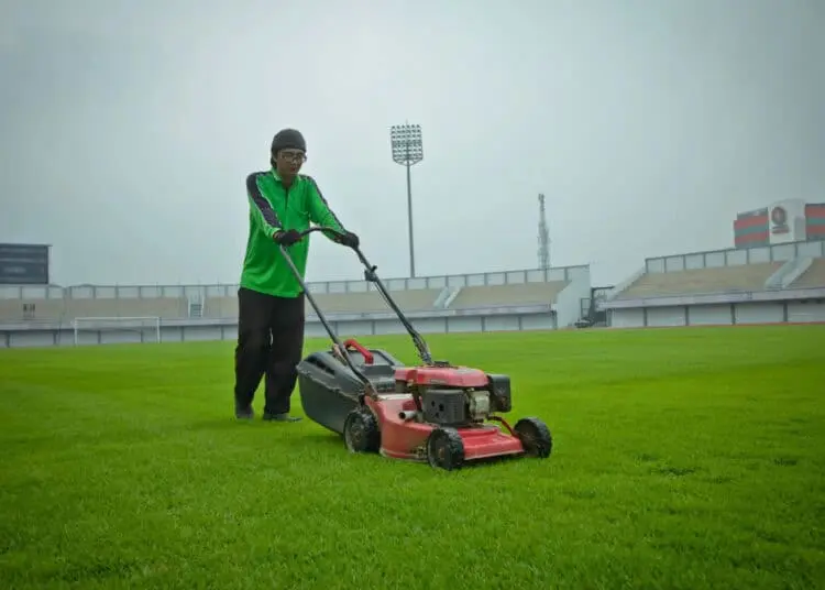 Foto Perawatan Rumput Stadion Indomilk Arena Jelang Liga 1