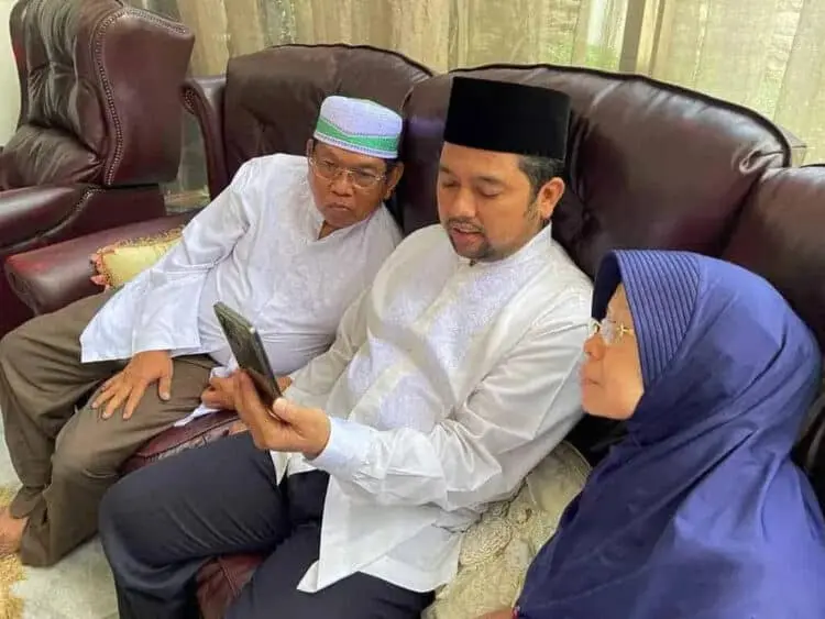 Lewat Panggilan Video, Arief Minta Jemaah Haji Doakan Kota Tangerang