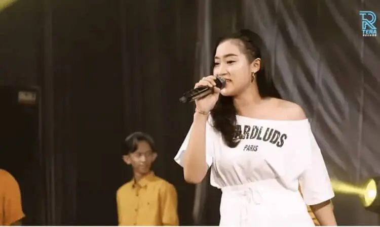 Lirik Lagu Tewas Tertimbun Masa Lalu - Yeni Inka