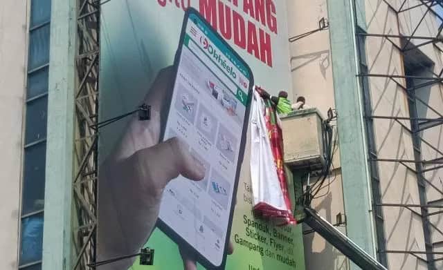 Belum Bayar Pajak, Puluhan Reklame di Kota Tangerang Disegel