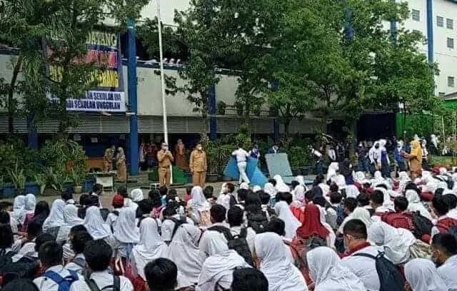 Hari Pertama Masuk Sekolah di Kota Tangerang Diisi MPLS, Larang Perpeloncoan, Buka Kembali Ekstrakurikuler Hari Pertama Masuk Sekolah di Kota Tangerang Diisi MPLS, Larang Perpeloncoan, Buka Kembali Ekstrakurikuler