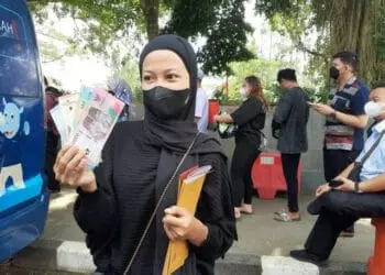 Warga Lebak Antusias Berburu Uang Kertas Pecahan Baru