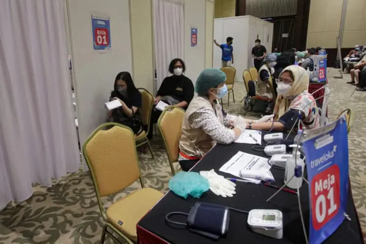 Tenaga Kesehatan Penerima Booster Kedua di Tangsel Baru 71 Orang