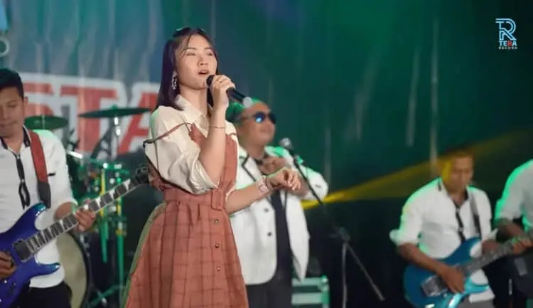 Lirik Lagu Opo Isih Ono - Dike Sabrina