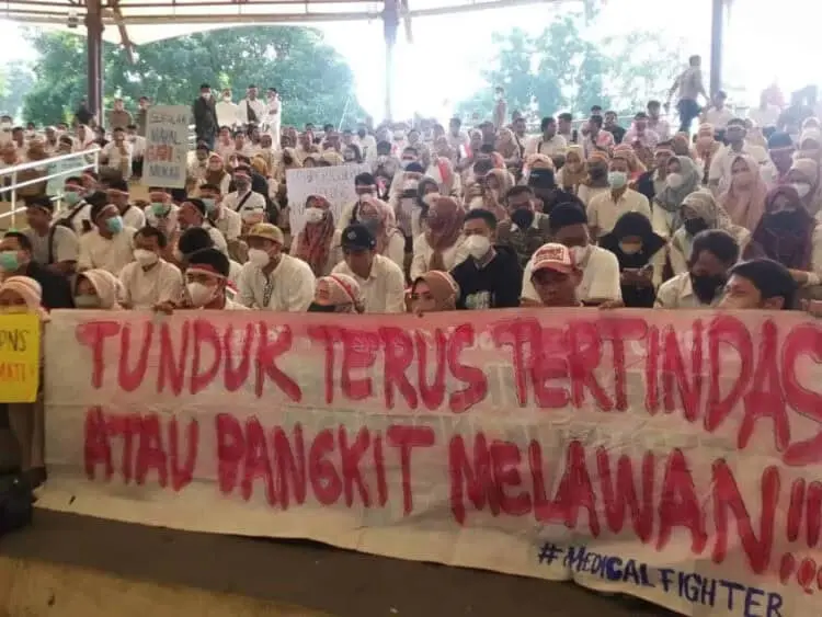 Tuntut Kejelasan Status, Honorer Non Kategori di Lingkungan Pemprov Banten Padati Plaza Aspirasi KP3B