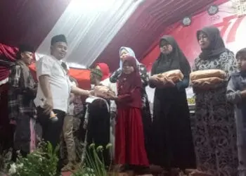 Peringati HUT RI, Puluhan Anak Yatim di Kampung Kadong-dong Disantuni