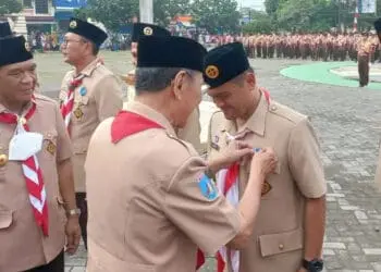 Setia kepada Pramuka, Hendra Kwarcab Tangerang Diganjar Lencana Pancawarsa II