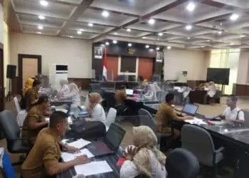 Tenaga honorer non kategori lakukan pemberkasan, Selasa (30/8/2022). (ISTIMEWA)