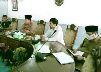 Asda I Pemkab Serang, menggelar rapat koordinasi terkait persoalan lahan terdampak tol milik warga yang belum dibayar. (ISTIMEWA)