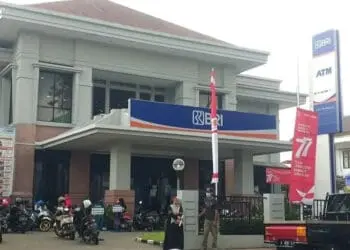 Bank BRI Kantor Cabang (KC) Pandeglang, tampak dari depan. (NIPAL SUTIANA/SATELITNEWS.ID)