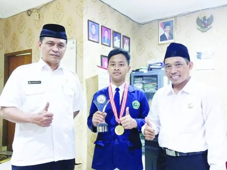 Siswa MTsN 1 Tangsel Raih Medali Emas Kompetisi Robot Internasional
