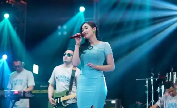 Lirik Lagu Kangen Mantan - Yeni Inka