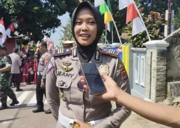 Kasat Lantas Polres Pandeglang, AKP Jeany Viadiniati sedang di wawancara wartawan, beberapa waktu lalu. (ISTIMEWA)