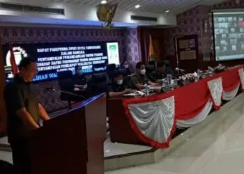 Ketua Badan Pembuat perda DPRD Kota Tangerang Edi Suhendi saat membacakan pandangan fraksi-fraksi dalam rapat paripurna, Kamis (25/08/2022). MADE/SATELIT NEWS.ID