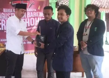 Diinisiasi Mahasiswa Unis Tangerang, Warga Karoya Gelar Lomba Tanam Sereh Wangi