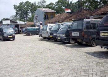 Penyesuaian tarif angkot belum jelas. (ISTIMEWA)