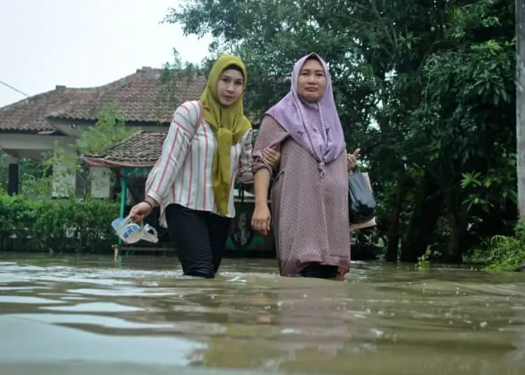 Foto Banjir Akibat Luapan Sungai Cipayaeun di Tigaraksa