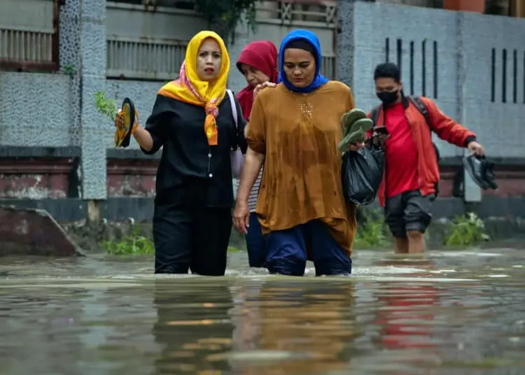 Foto Banjir Akibat Luapan Sungai Cipayaeun di Tigaraksa