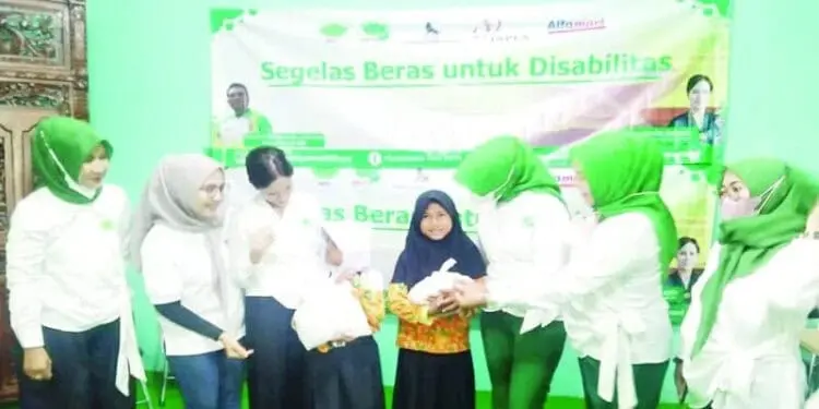 Pertani HKTI Bagikan Sembako di Kota Tangsel