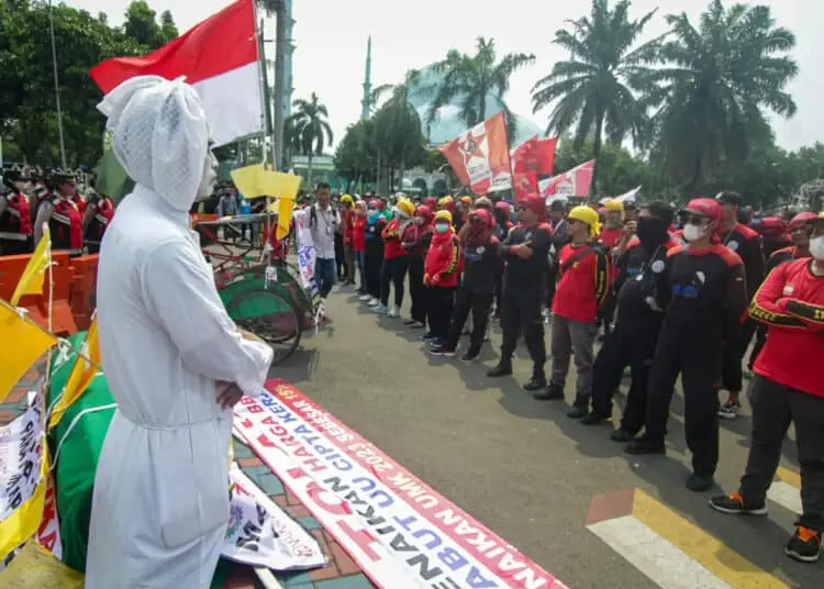Foto Aksi Unjuk Rasa Tolak Kenaikan Harga BBM di Kota Tangerang