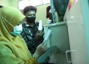 Dinkes Kota Tangerang Sambangi Puskesmas Karang Tengah, Cek Masa Kedaluwarsa Obat