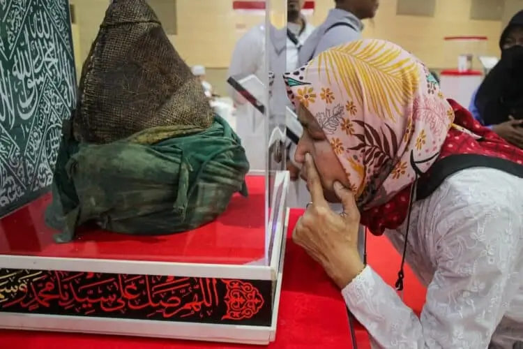 Pameran Artefak Rasulullah Saw di Festival Al Azhom Dibanjiri Pengunjung