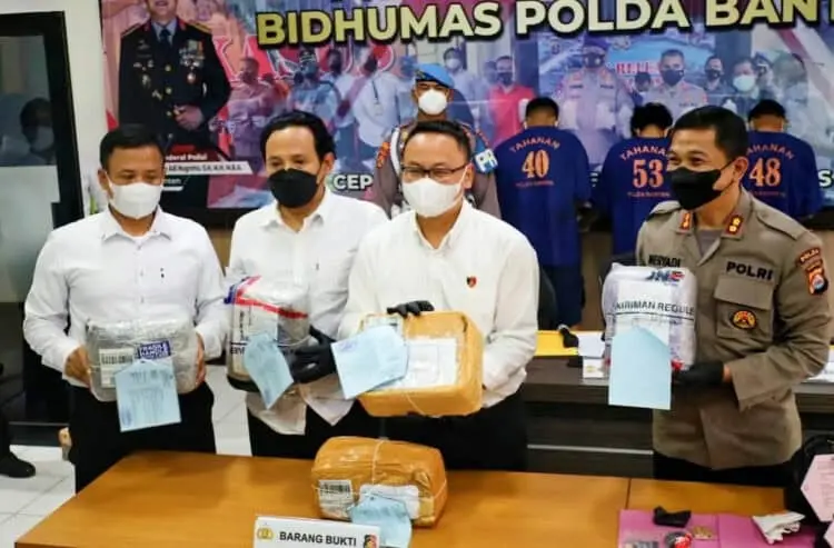 Karyawan Jasa Pengiriman Terlibat Pengiriman Ganja