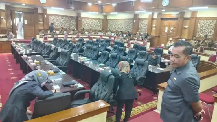 Rapat Paripurna APBD Perubahan Kabupaten Serang Mulur, Komentar Ketua BK Bikin Bengong