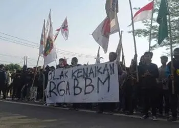 Unjukrasa mahasiswa, tolak kenaikan harga BBM, Senin (5/9/2022). (LUTHFI/SATELITNEWS.ID)
