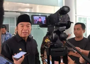 PJ Gubernur Banten Al Muktabar, beri keterangan kepada awak media, Kamis (8/9/2022). (LUTFI/SATELITNEWS.ID)