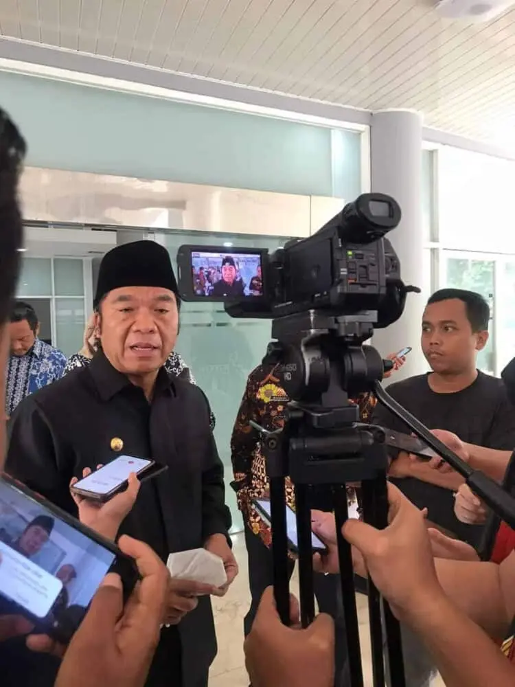 PJ Gubernur Banten Al Muktabar, beri keterangan kepada awak media, Kamis (8/9/2022). (LUTFI/SATELITNEWS.ID)