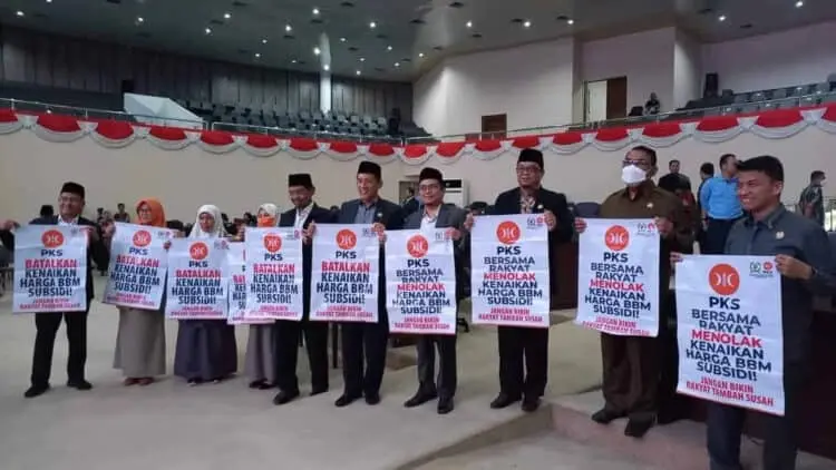 Tolak Kenaikan Harga BBM, Anggota Fraksi PKS Banten Lakukan Ini
