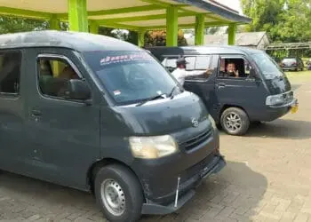 Harga BBM Naik, Sopir Angkot di Pandeglang Mengeluh