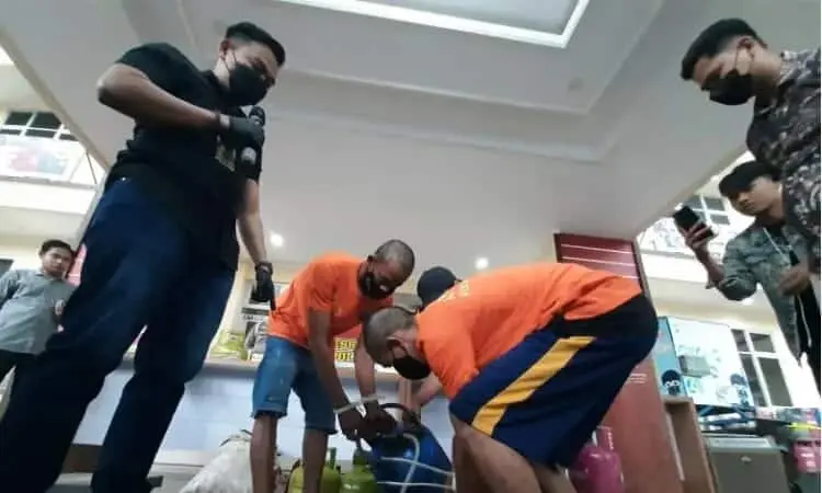 Sudah Untung Rp 10 Juta, Bos dan Karyawan Pengoplos Elpiji Bersubsidi di Lebak Ditangkap Polisi