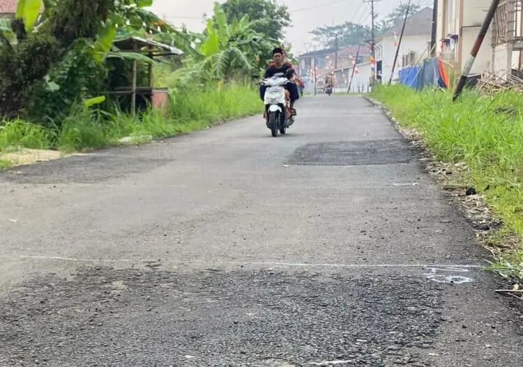 Perbaikan Ruas Jalan Batubantar-Kadukacang Cimanuk Pandeglang Hasilnya Dituding Amburadul