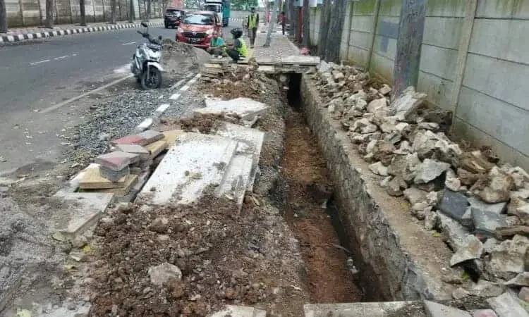 Kontraktor Sebut Ini Penyebab Amblesnya Paving Blok Trotoar Kawasan Puspem Kota Tangerang