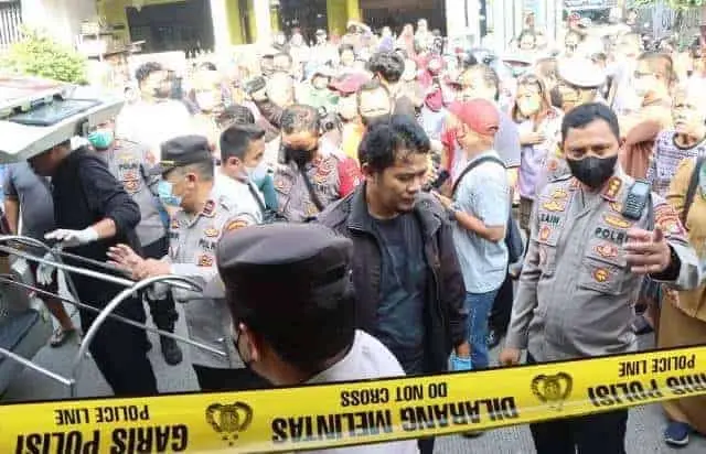 Sebelum Tragedi Berdarah, Kondisi Rumah Tangga Istri yang Digorok Suami Dinilai Harmonis Sebelum Tragedi Berdarah, Kondisi Rumah Tangga Istri yang Digorok Suami Dinilai Harmonis