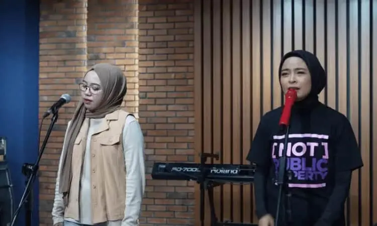 Lirik Lagu Sendiri - Indah Yastami Feat Tantri