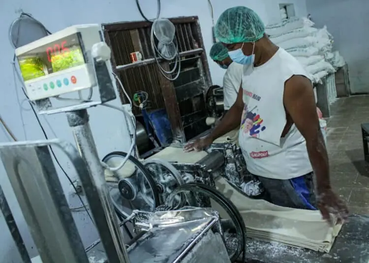 Foto Produksi Mi Rumahan di Ciledug Jelang Naik Harga