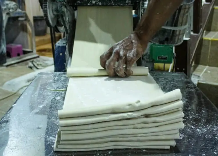 Foto Produksi Mi Rumahan di Ciledug Jelang Naik Harga