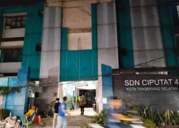 Diterjang Angin Puting Beliung, ACP SDN Ciputat 4 Roboh