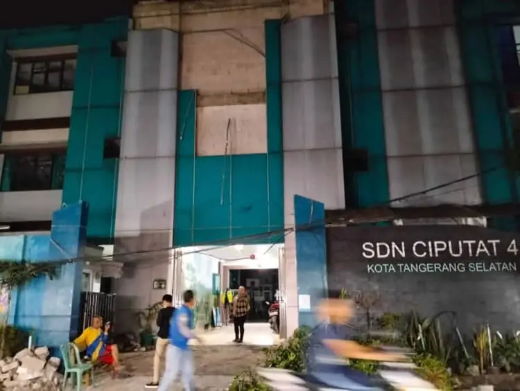Diterjang Angin Puting Beliung, ACP SDN Ciputat 4 Roboh