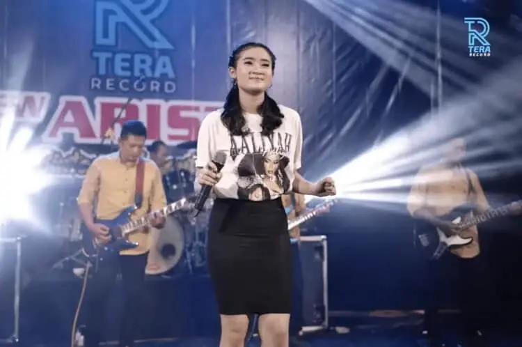 Lirik Lagu Sat Set Wat Wet - Yeni Inka