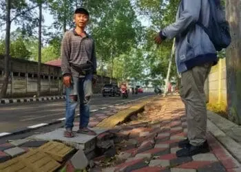 Duh..Belum Lama Diperbaiki, Trotoar di Sebagian Kawasan Puspemkot Tangerang Ambles