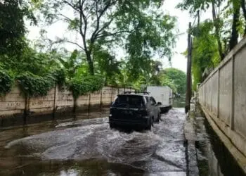 Air Menggenang di Kawasan Industri Jatiuwung, Banyak Pengendara Putar Balik