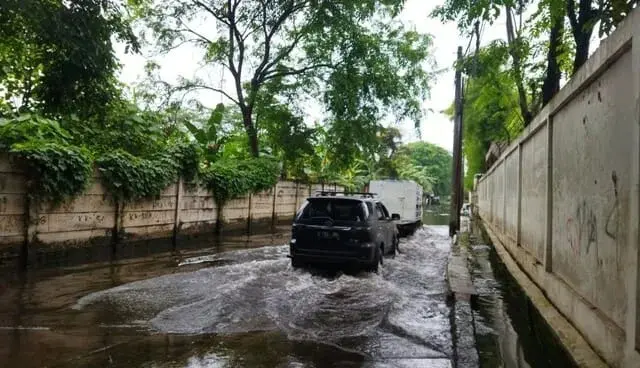 Air Menggenang di Kawasan Industri Jatiuwung, Banyak Pengendara Putar Balik