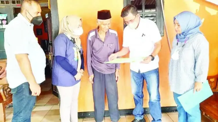 BPN Tangsel Antar Sertipikat ke Rumah Warga