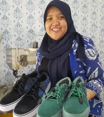 Dari Cikokol, Kota Tangerang Sepatu Custome Ini Laris Manis Dipesan Hingga ke Luar Daerah