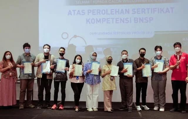Calon Wisudawan Ke-8 UPJ Terima Sertifikat Kompetensi BNSP